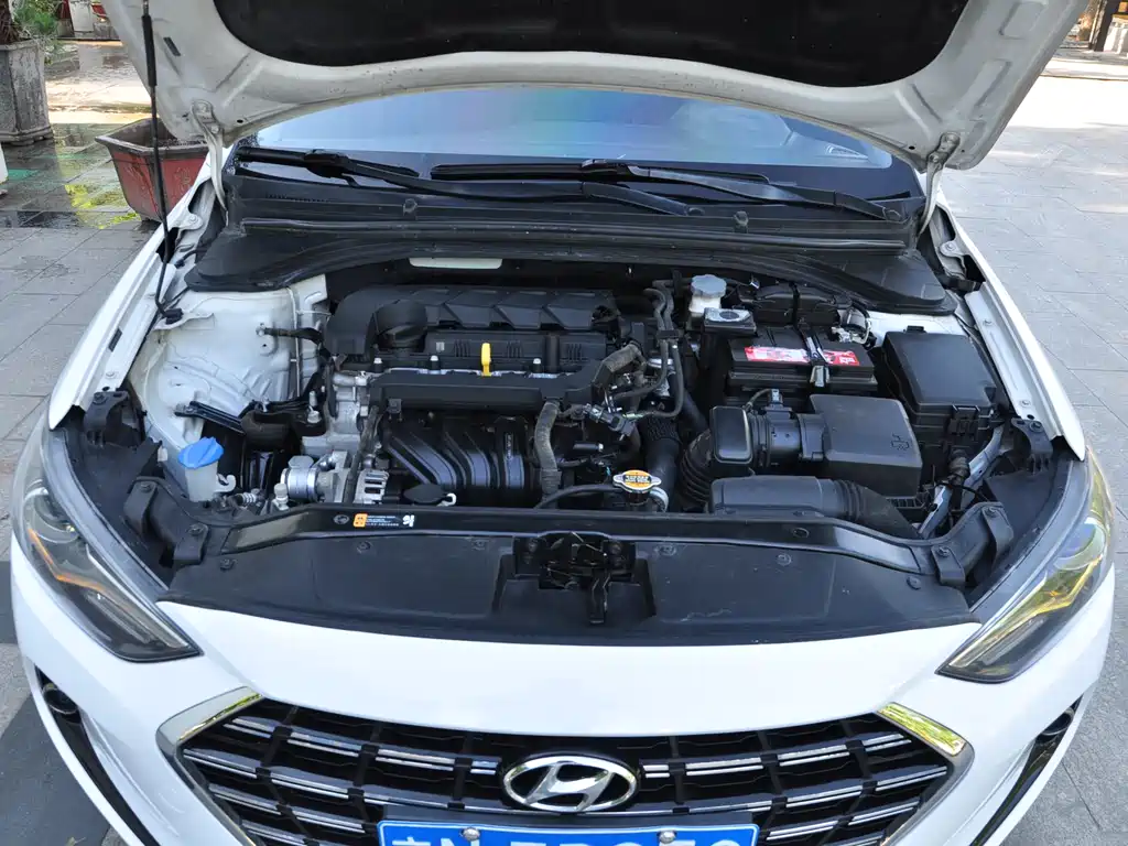 Hyundai Elantra 2019 — фото 11