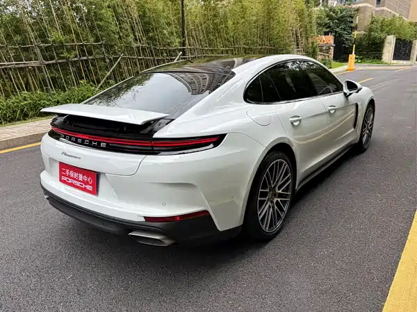 Porsche Panamera 2025