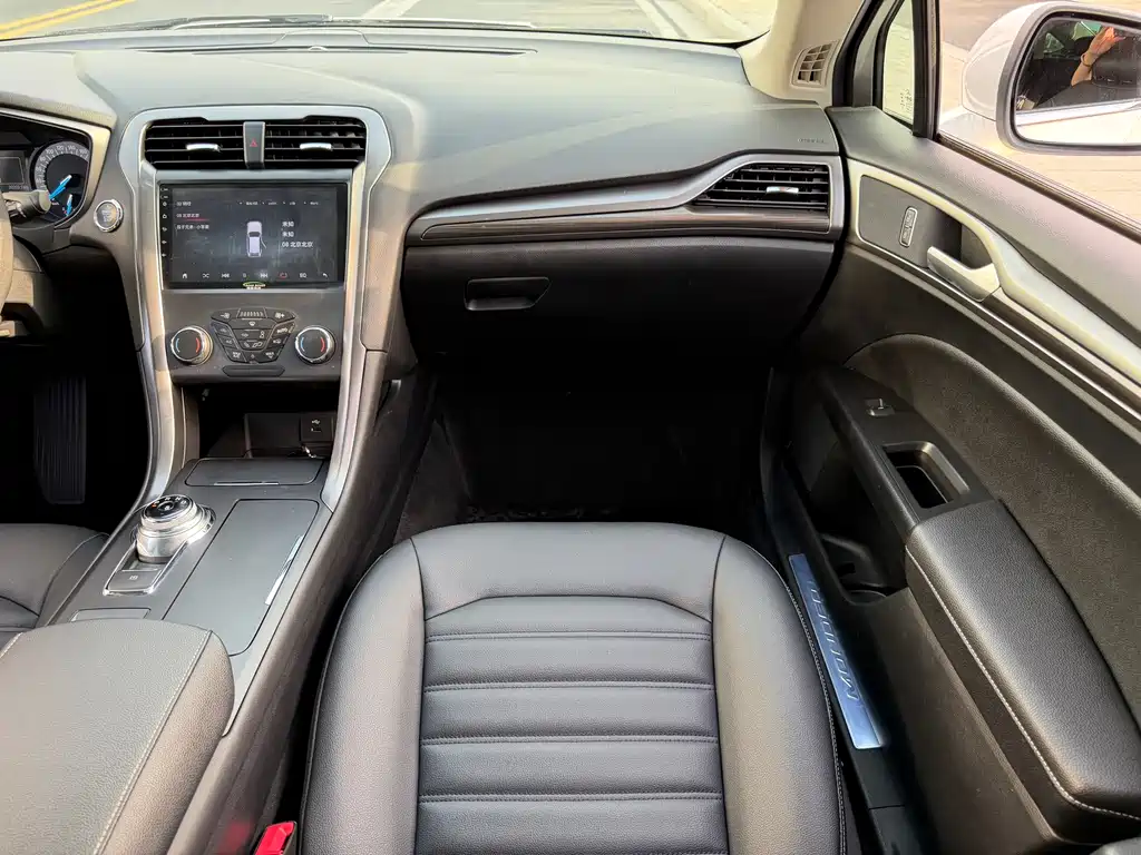 Ford Mondeo 2020 — фото 15