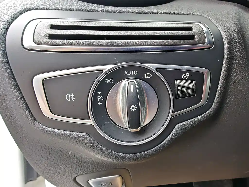 Mercedes-Benz C-Class 2019 — фото 18