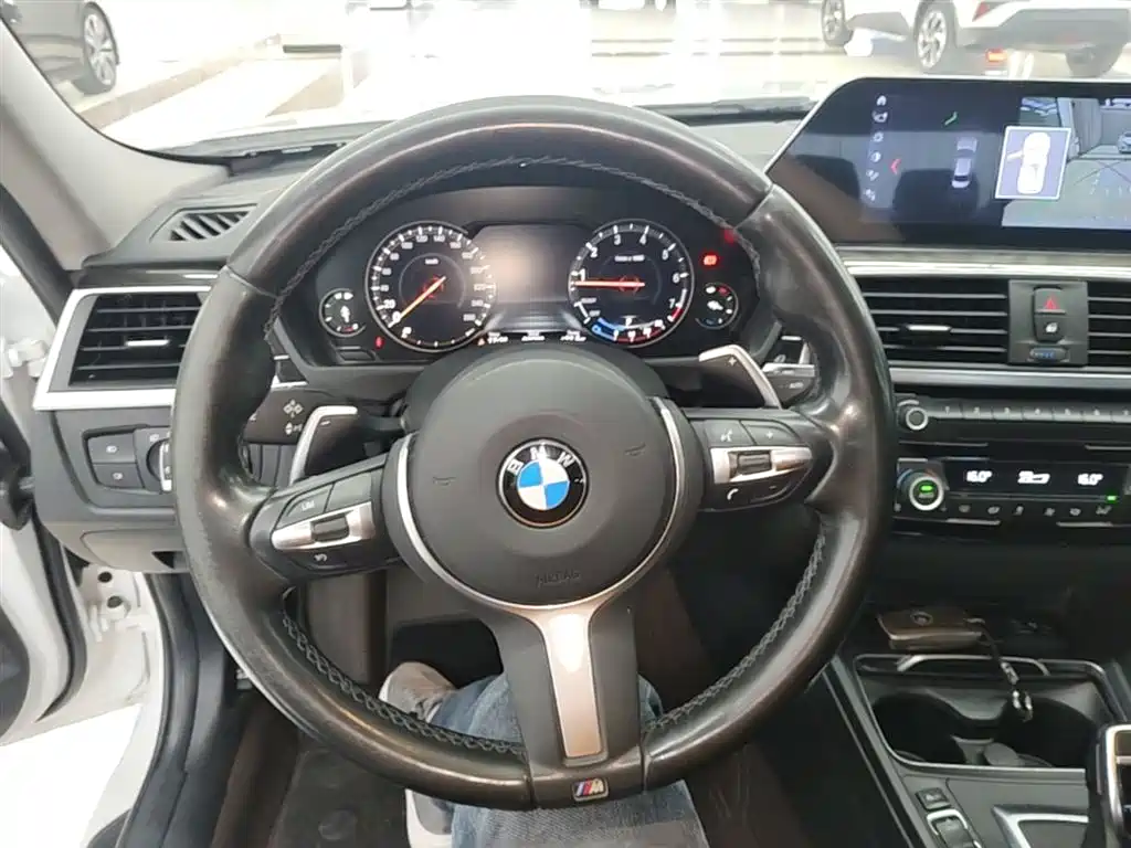 BMW 3 Series 2018 — фото 11