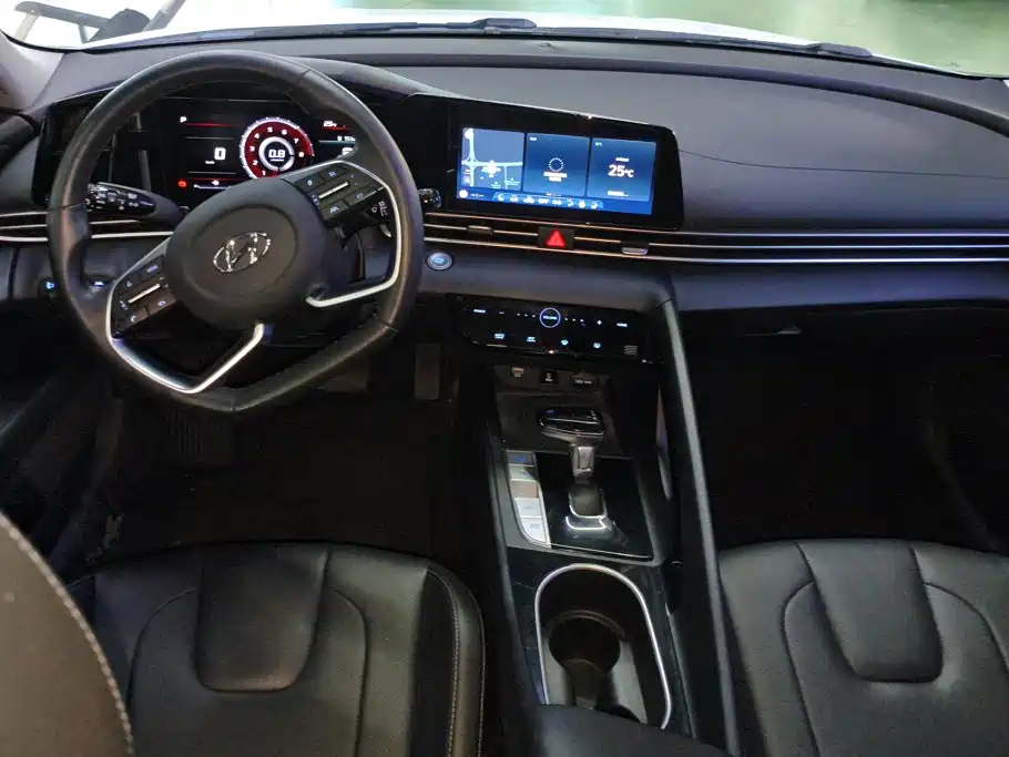 Hyundai Elantra 2020 — фото 12