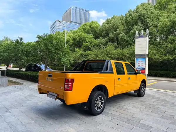 Isuzu T17 2023