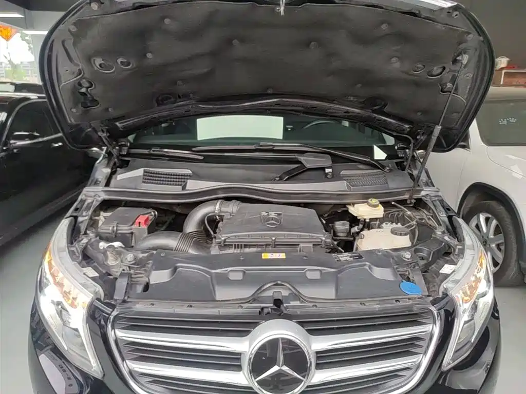 Mercedes-Benz V-Class 2020 — фото 20