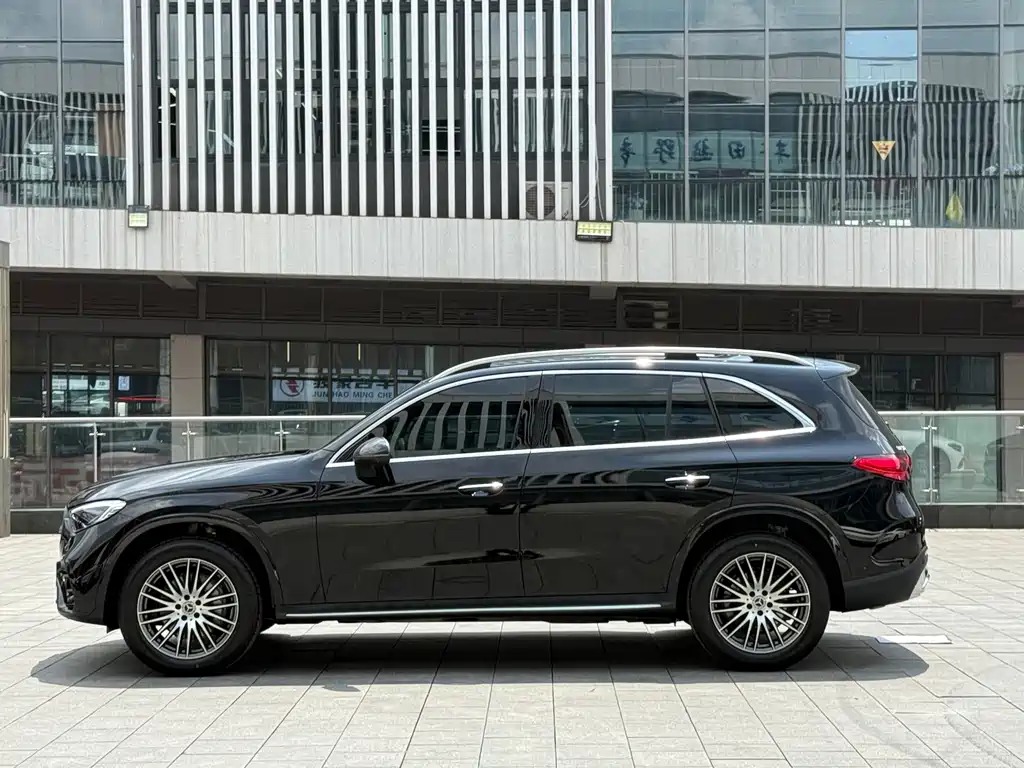 Mercedes-Benz GLC 2025