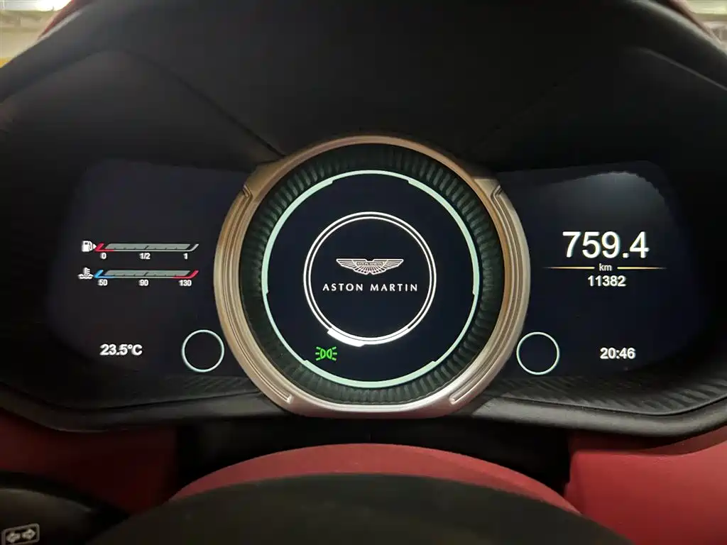 Aston Martin DB11 2019 — фото 10