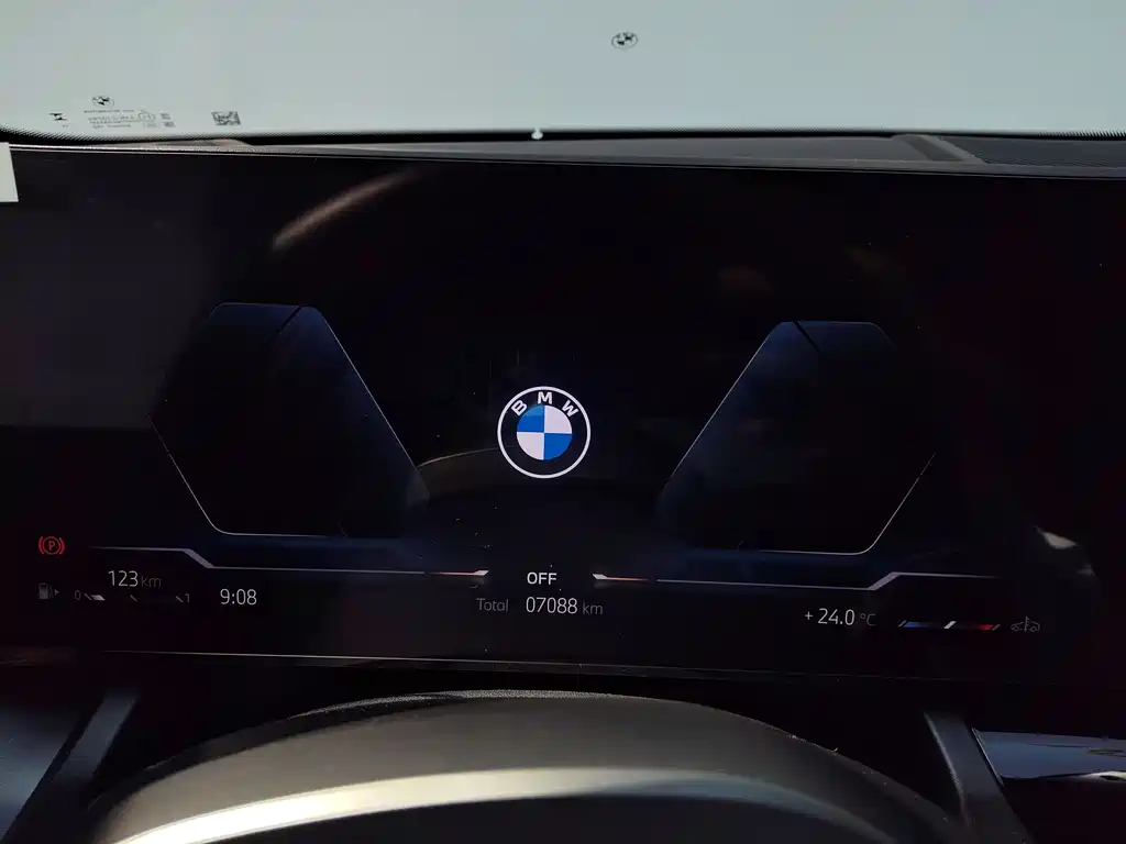 BMW 5 Series 2025 — фото 20