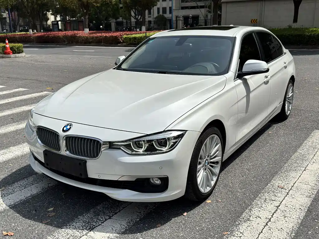 BMW 3 Series 2018 — фото 1
