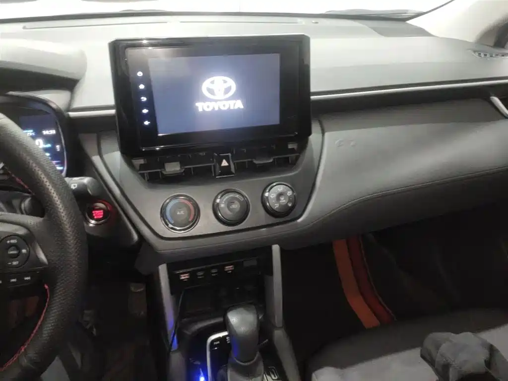 Toyota Corolla Cross 2023 — фото 20