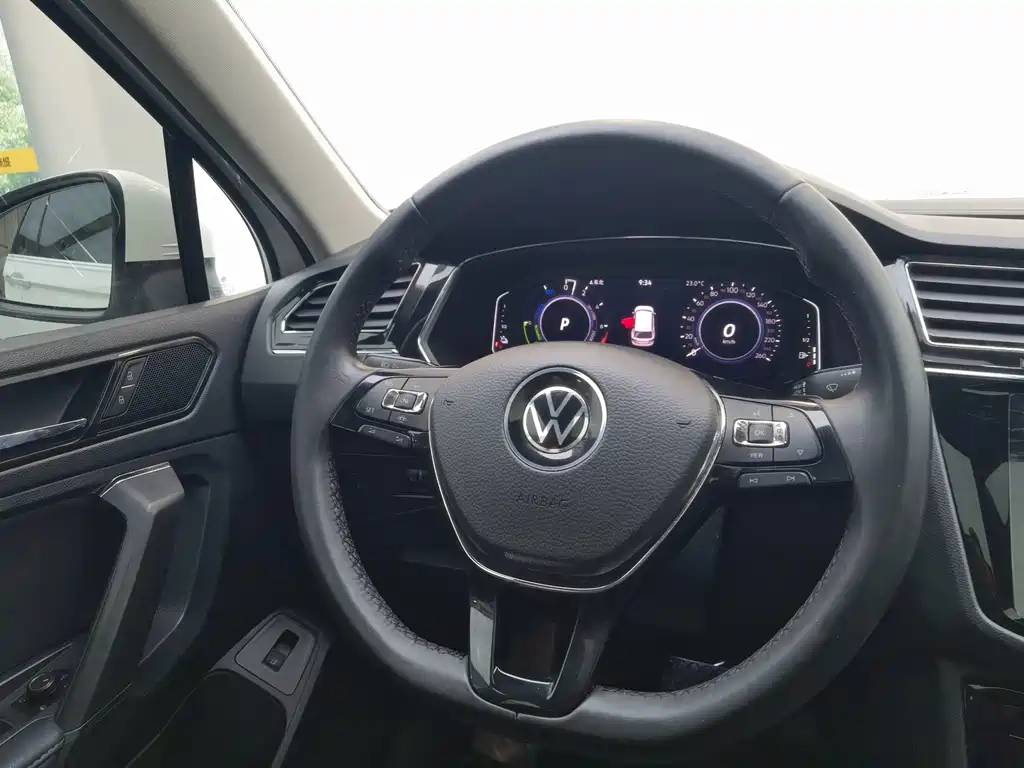 Volkswagen Tiguan L New Energy 2021 — фото 2