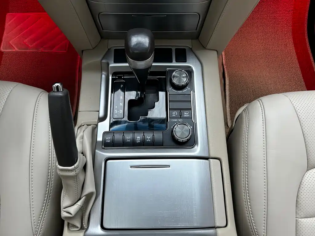 Toyota Land Cruiser 2018 — фото 15