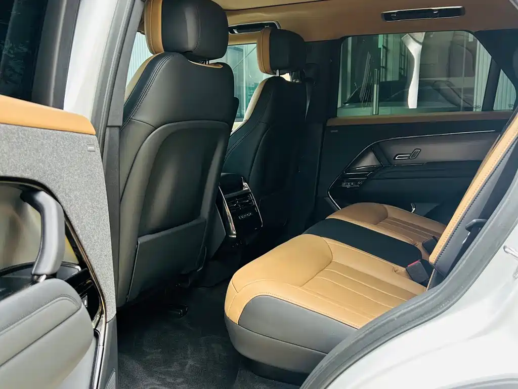 Land Rover Sport 2023 — фото 10