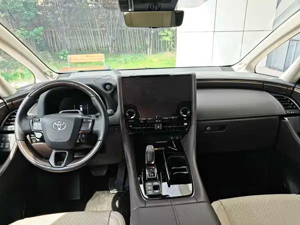 Toyota Alphard 2026