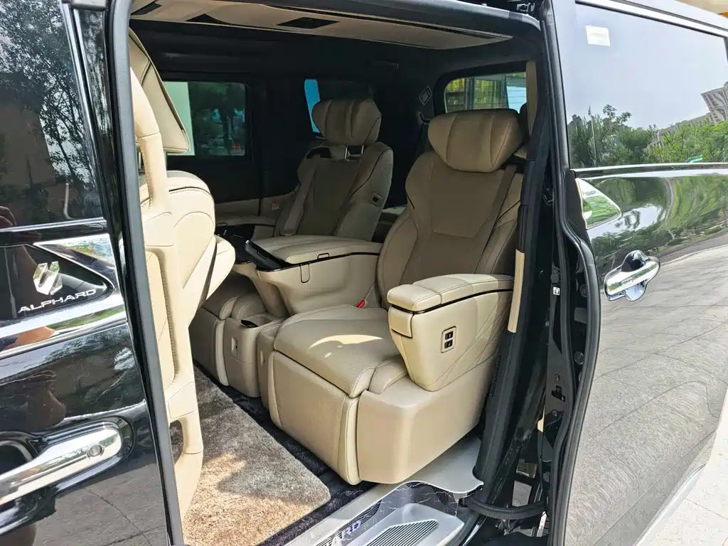 Toyota Alphard 2026 — фото 4