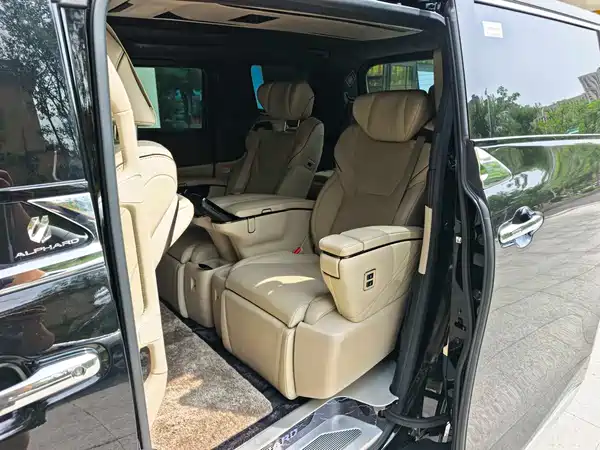 Toyota Alphard 2026