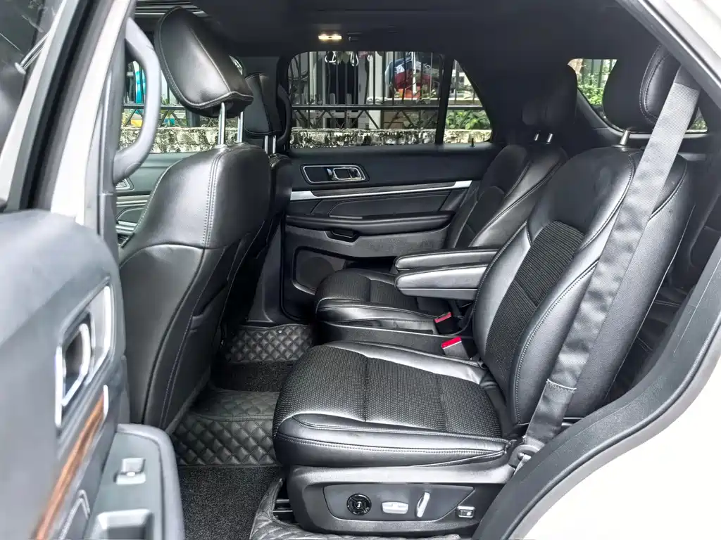 Ford Explorer 2019 — фото 19