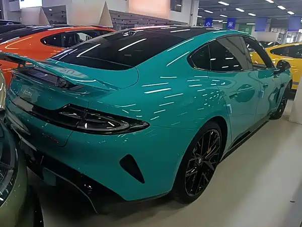 Xiaomi SU7 2025
