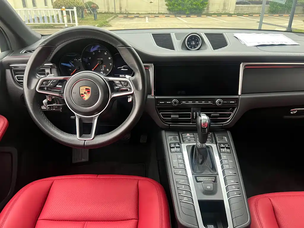 Porsche Macan 2019 — фото 19