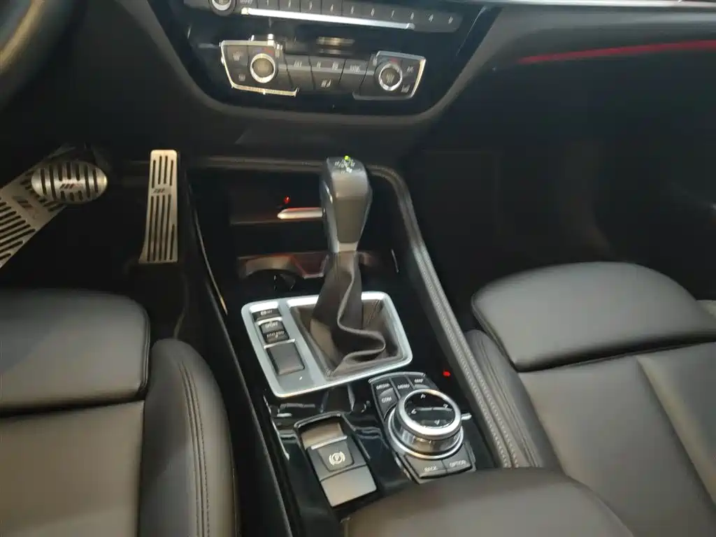 BMW 1 Series 2017 — фото 14