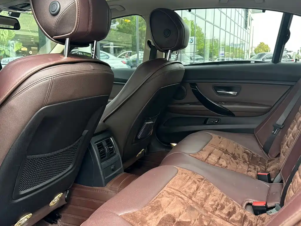 BMW 3 Series 2019 — фото 12