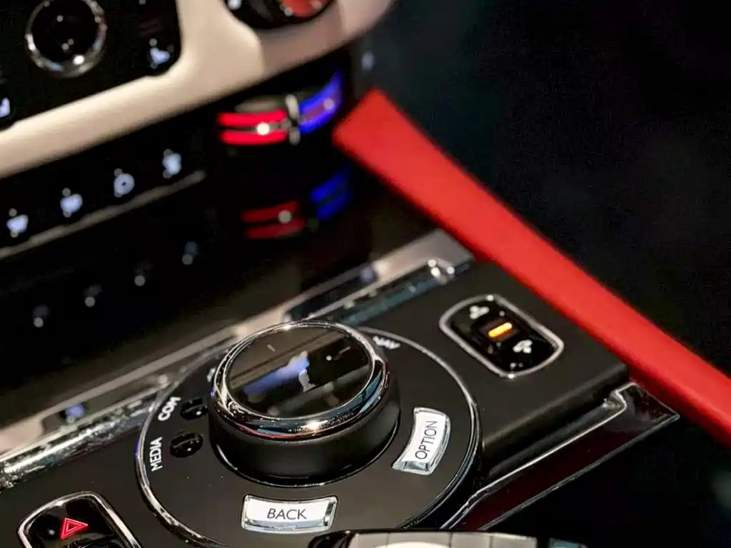 Rolls-Royce Wraith 2019 — фото 12