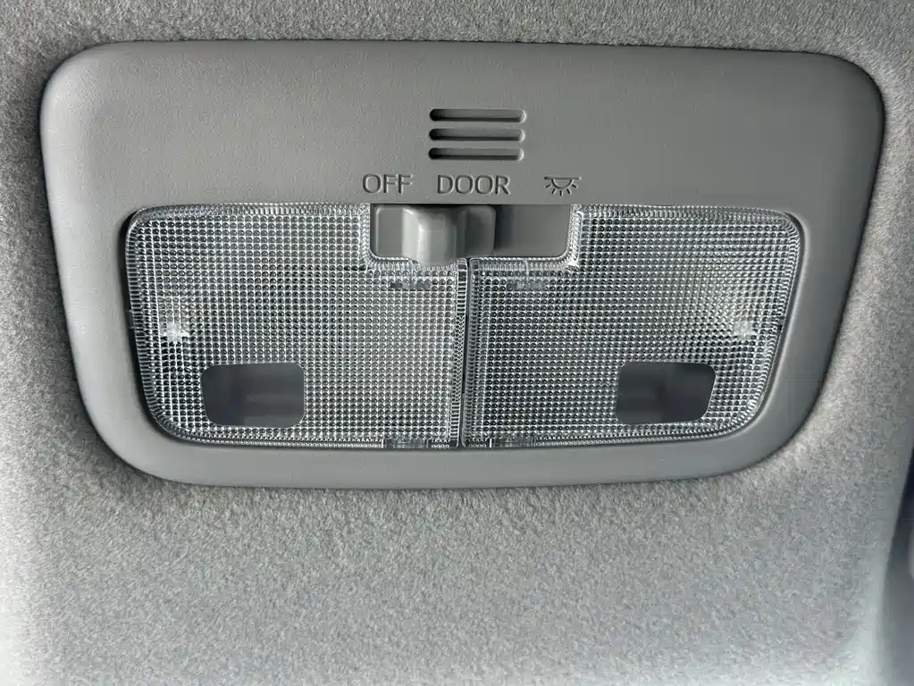 Toyota Yaris L 2022 — фото 19