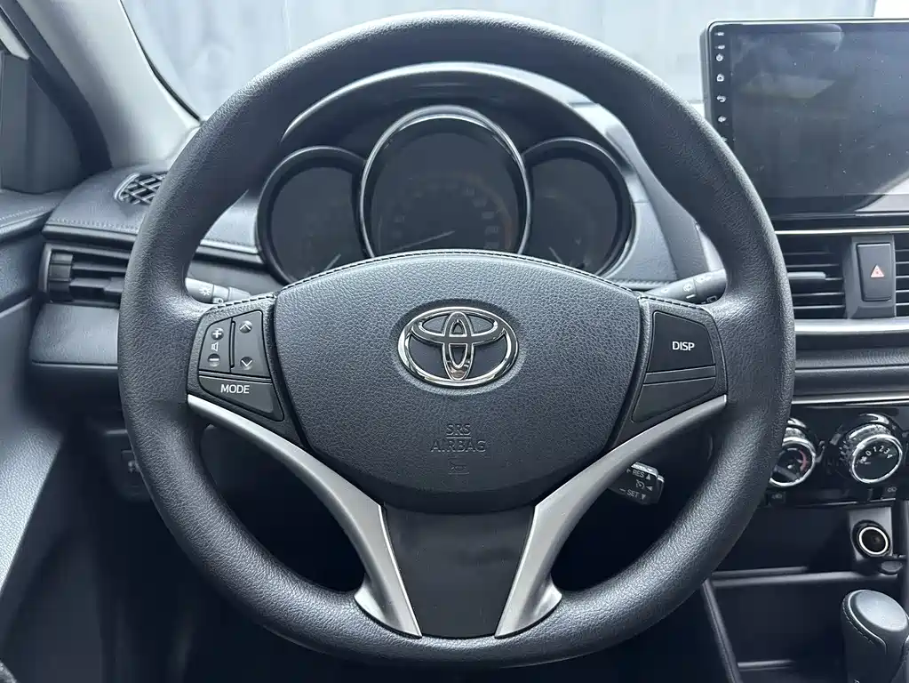 Toyota Yaris L 2022 — фото 12