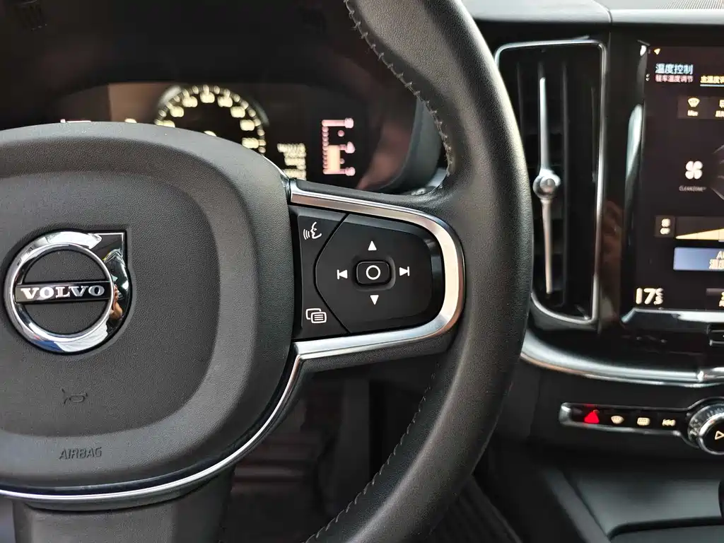 Volvo XC60 2020 — фото 22