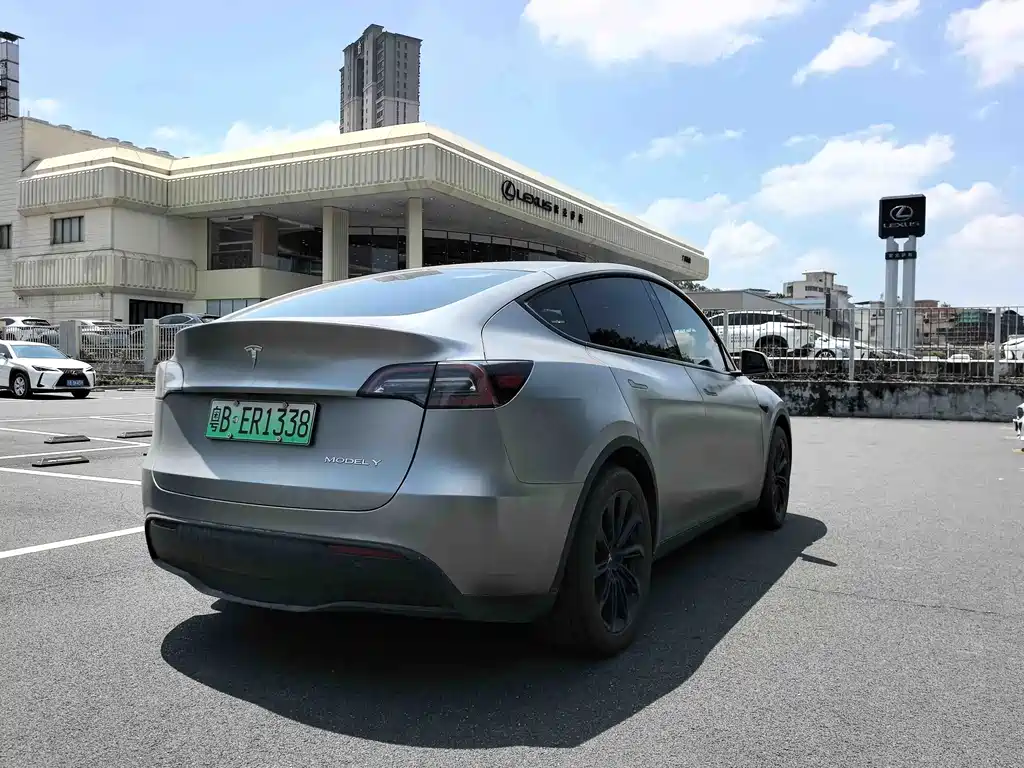 Tesla Model Y 2023 — фото 13