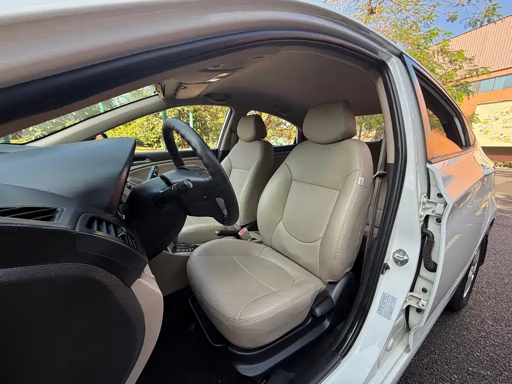 Hyundai Verna 2015 — фото 9