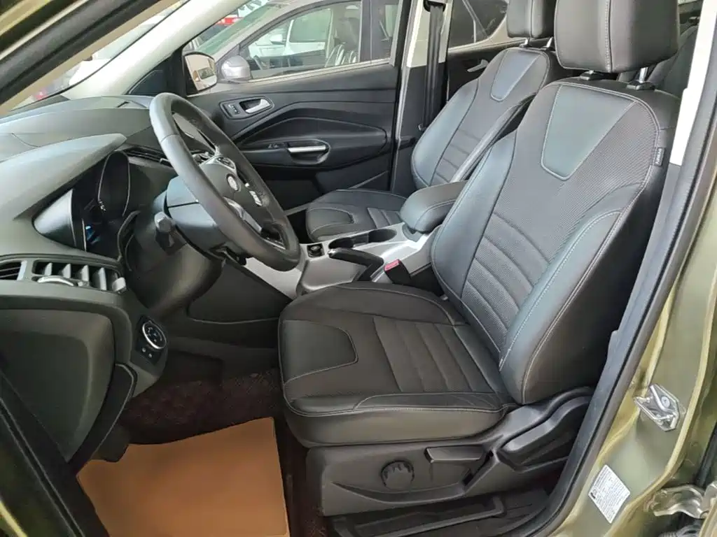 Ford Kuga 2016 — фото 15