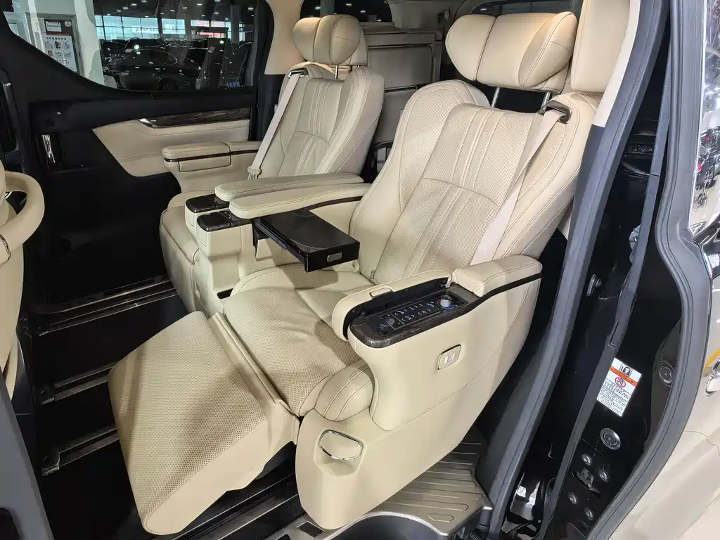 Toyota Alphard 2019 — фото 7