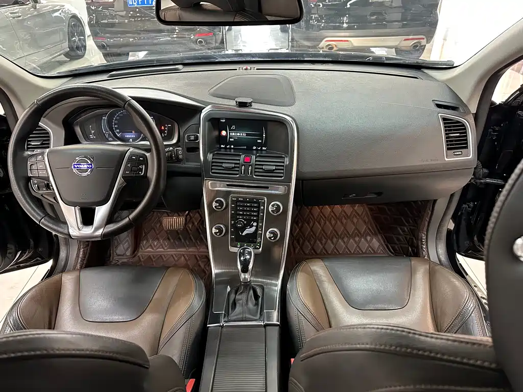 Volvo XC60 2016 — фото 12