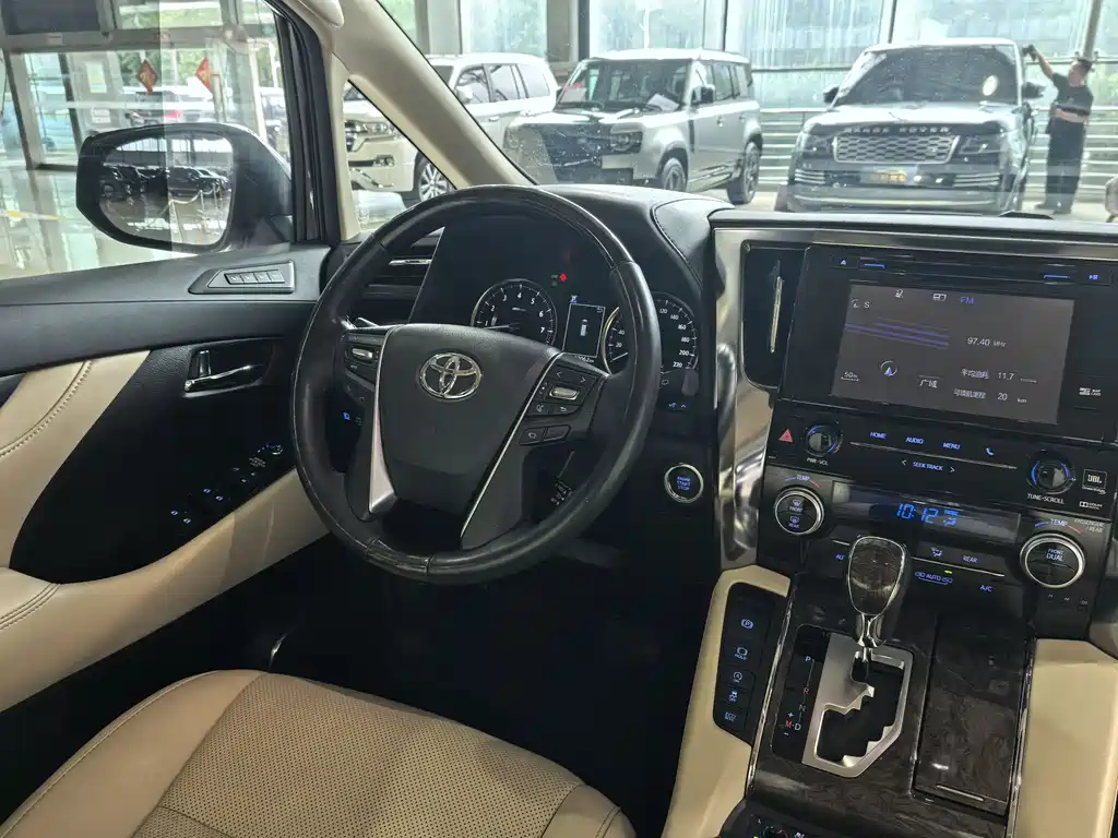 Toyota Alphard 2019 — фото 18