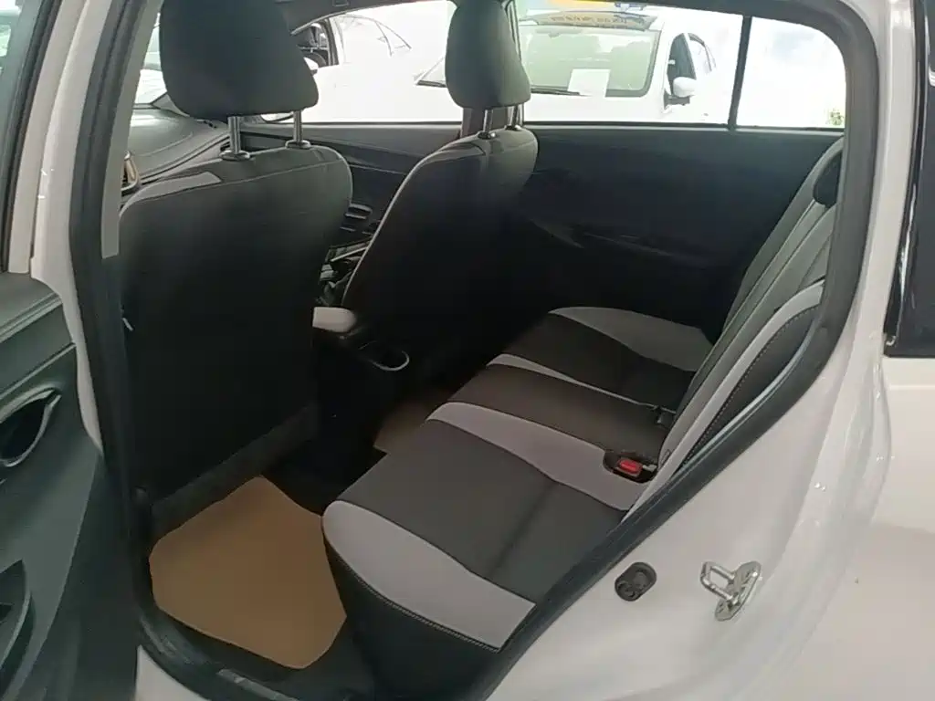 Toyota Yaris L 2021 — фото 17