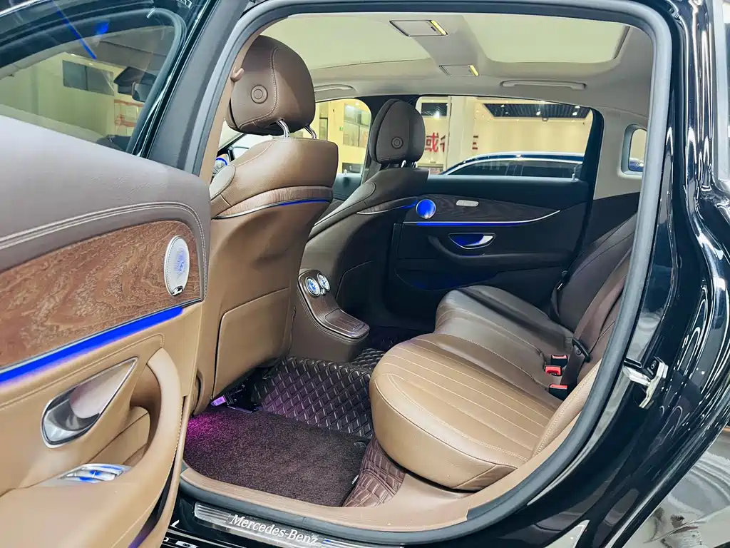 Mercedes-Benz E-Class 2022 — фото 10