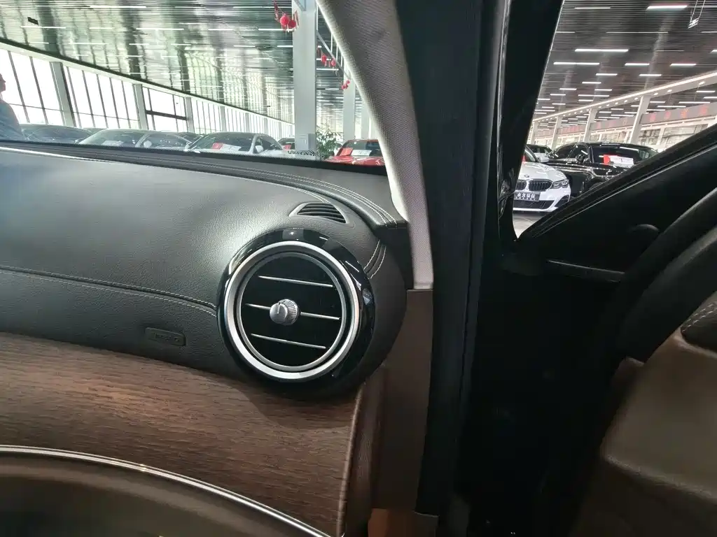 Mercedes-Benz E-Class 2022 — фото 19