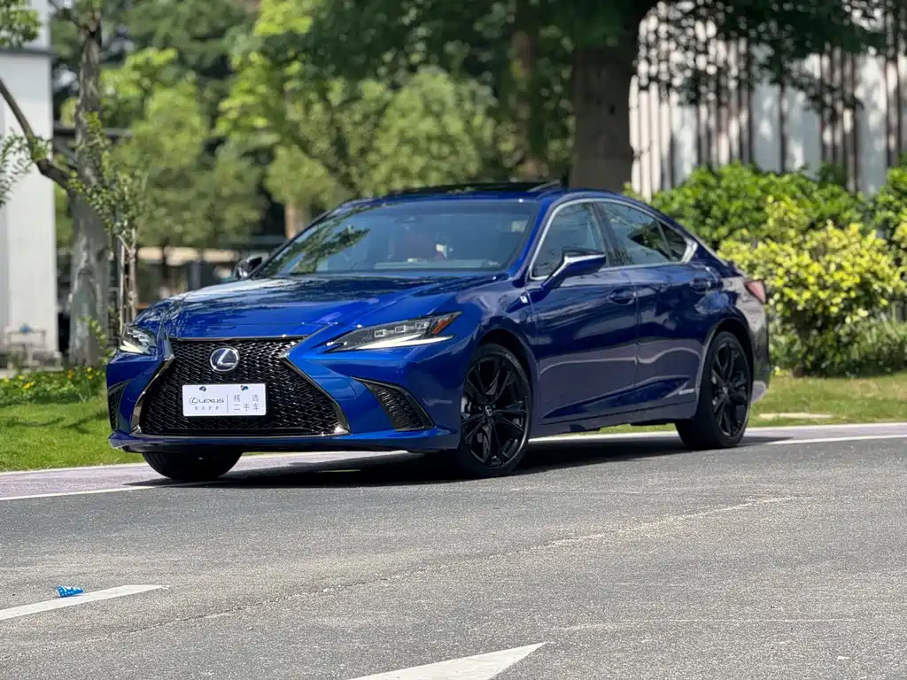 Lexus ES 2021 — фото 1