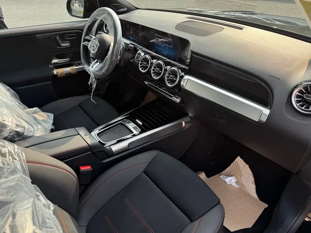 Mercedes-Benz GLB AMG 2026 — фото 15
