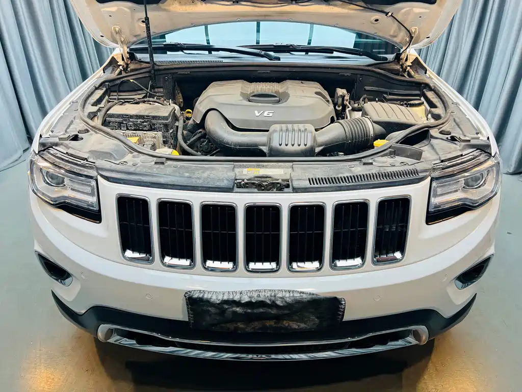 Jeep Grand Cherokee 2015 — фото 19