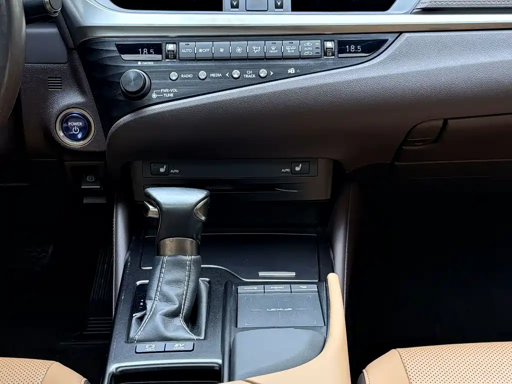 Lexus ES 2020 — фото 14