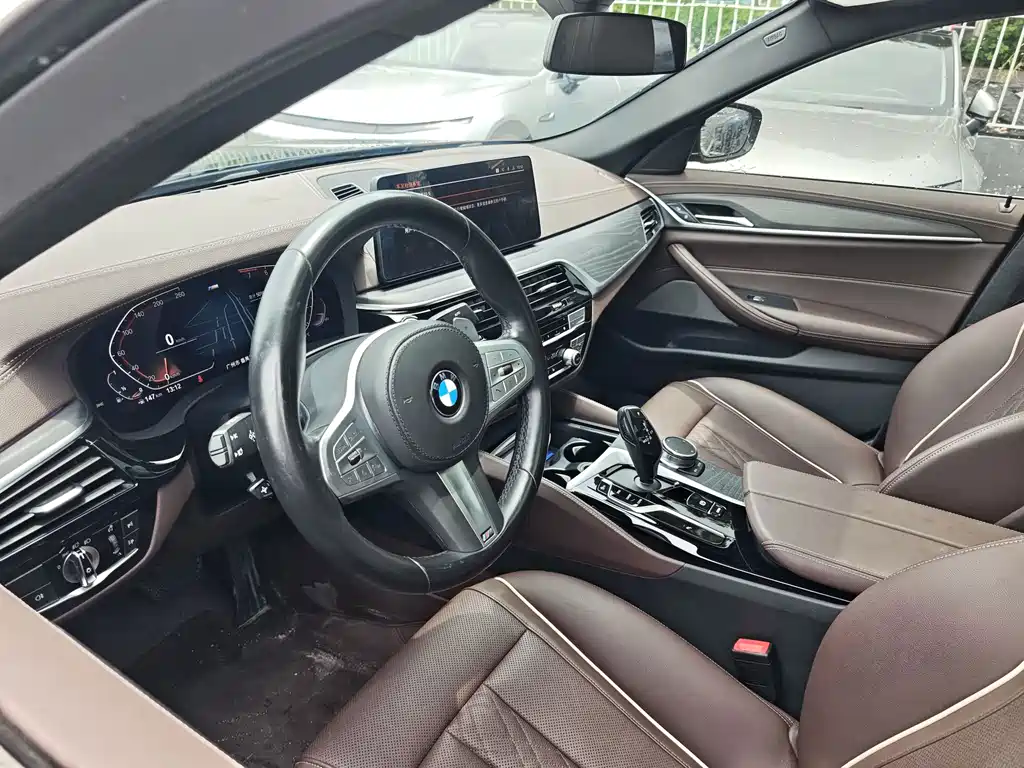 BMW 5 Series 2022 — фото 18