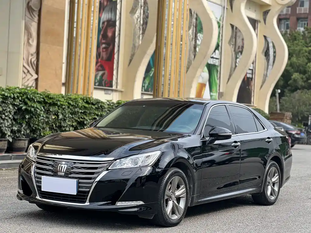 Toyota Crown 2016 — фото 1