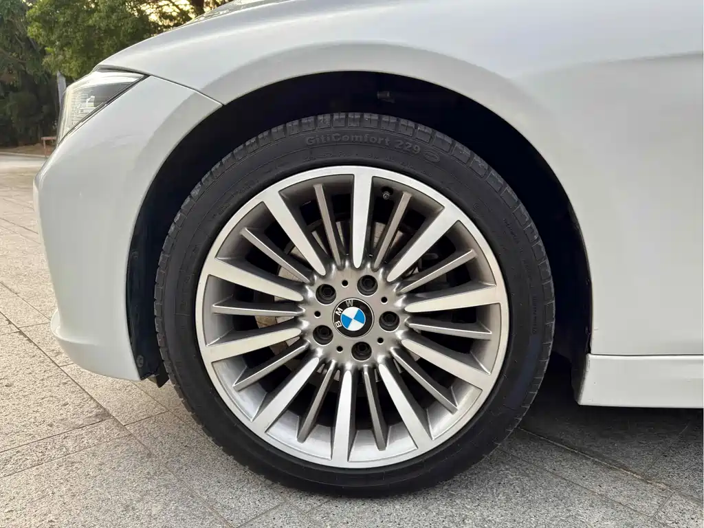 BMW 3 Series 2019 — фото 23