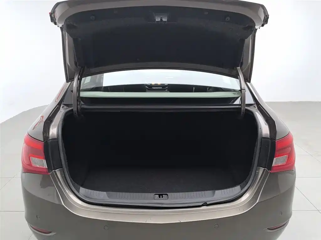 Buick Excelle 2015 — фото 16