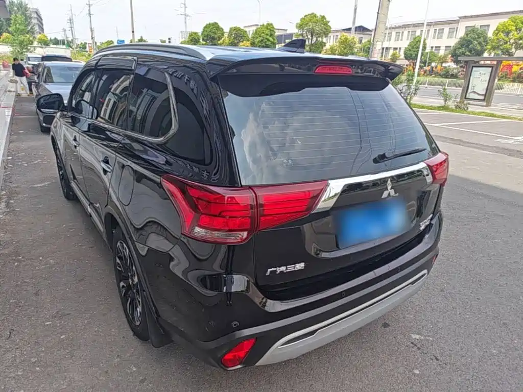 Mitsubishi Outlander 2019 — фото 5