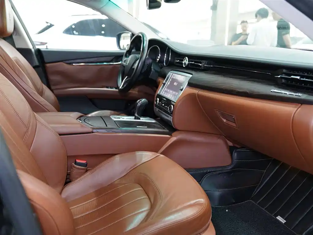 Maserati Quattroporte 2015 — фото 10