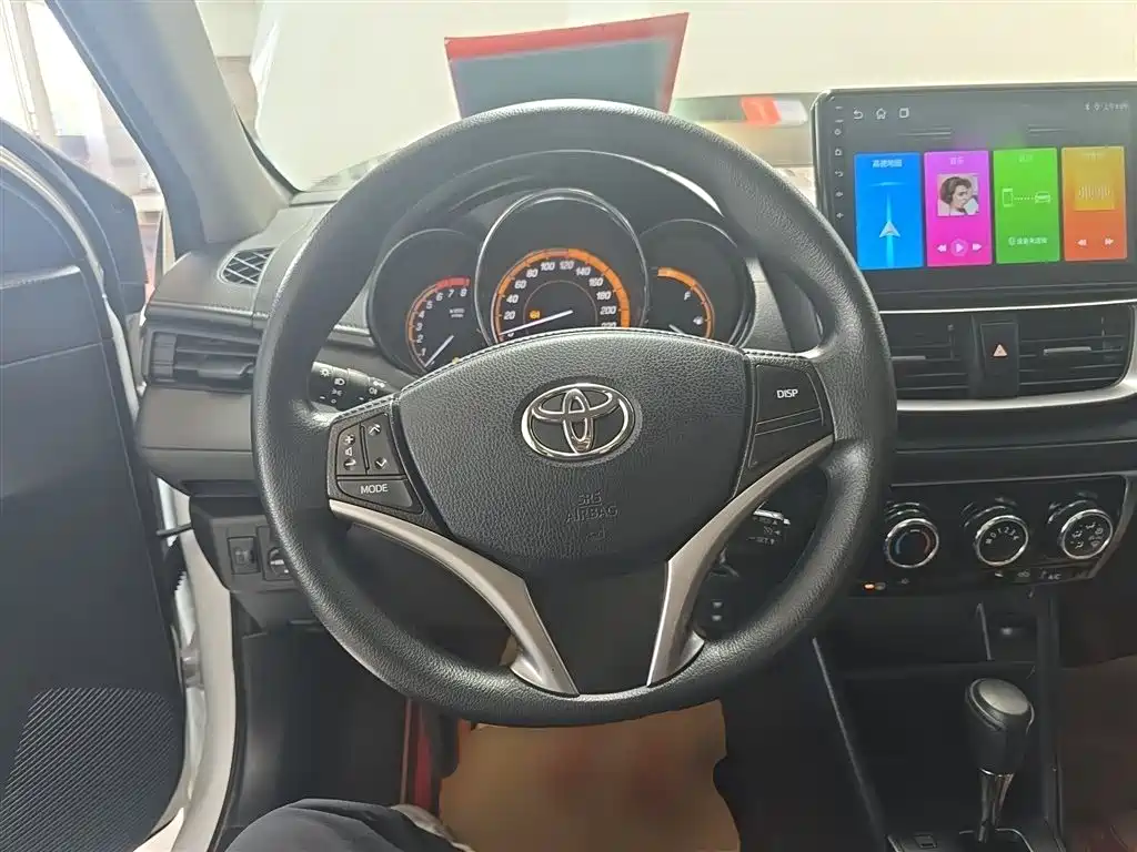 Toyota Yaris L 2023 — фото 11