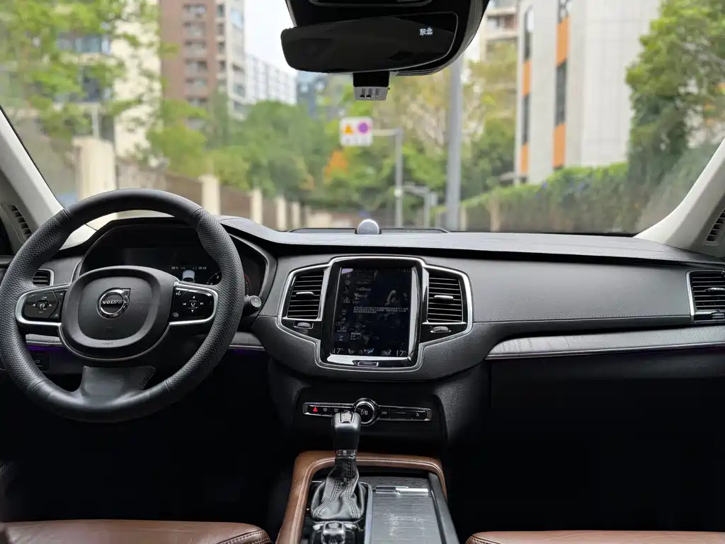 Volvo XC90 2022 — фото 13