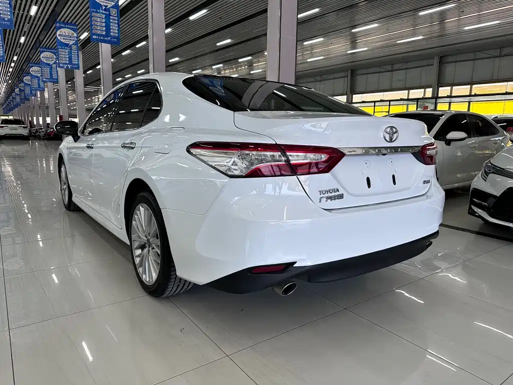 Toyota Camry 2018 — фото 4